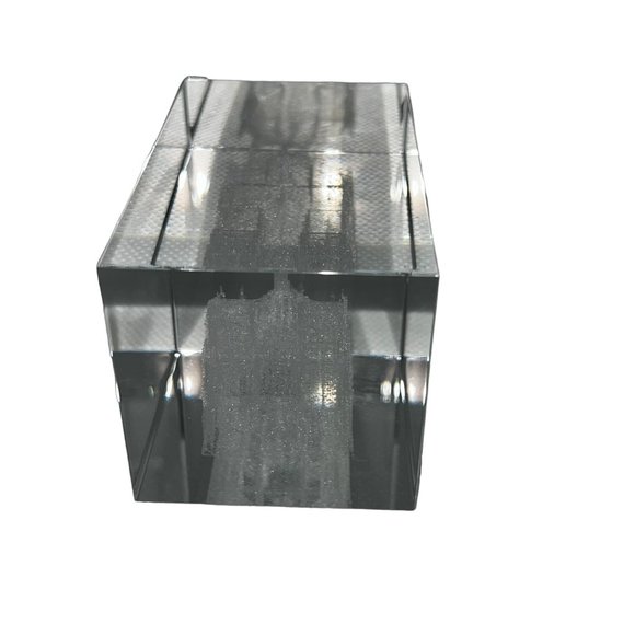 Notre Dame Cathederal Etched Glass Paperweight - Picture 9 of 10